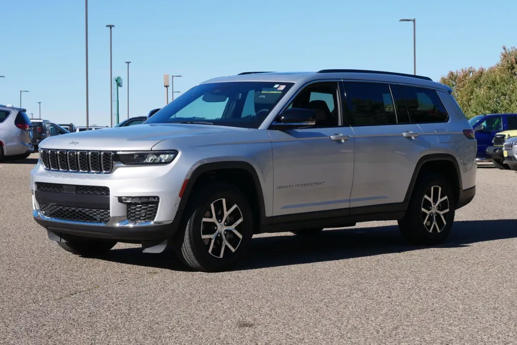 2024 Jeep Grand Cherokee Limited photo 1