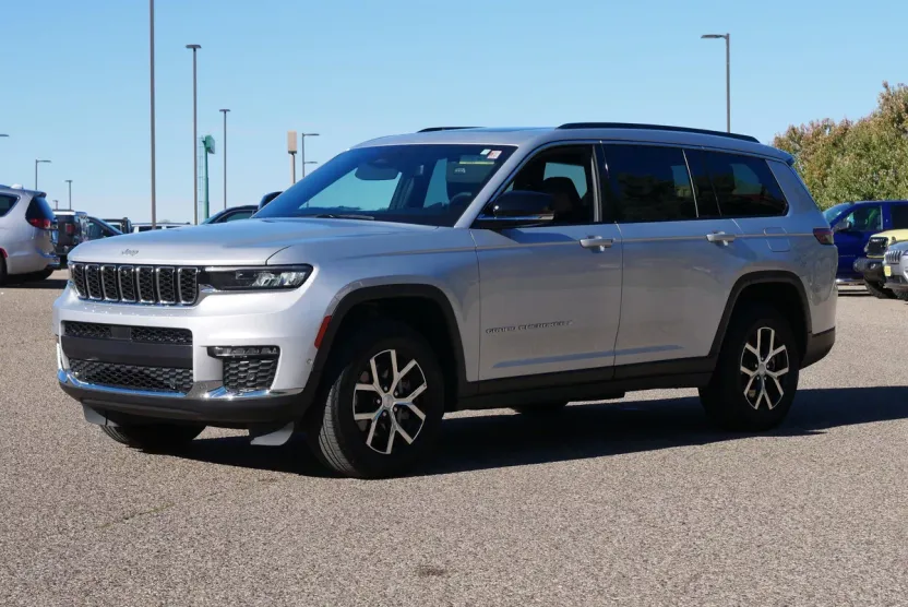 2024 Jeep Grand Cherokee Limited photo 1