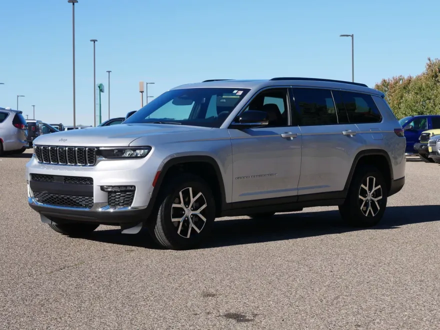 2024 Jeep Grand Cherokee Limited photo 1