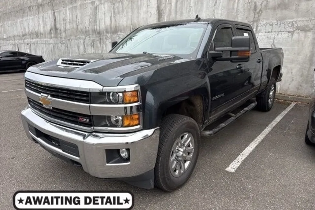 2017 Chevrolet Silverado 2500HD LT photo 1