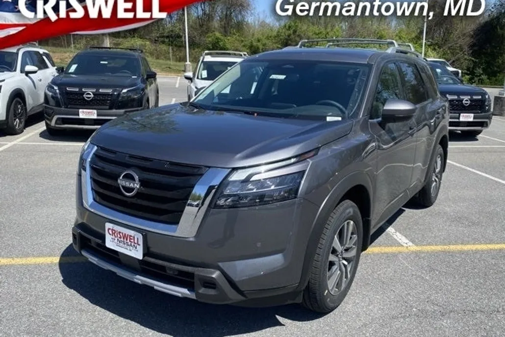 2025 Nissan Pathfinder SL photo 1