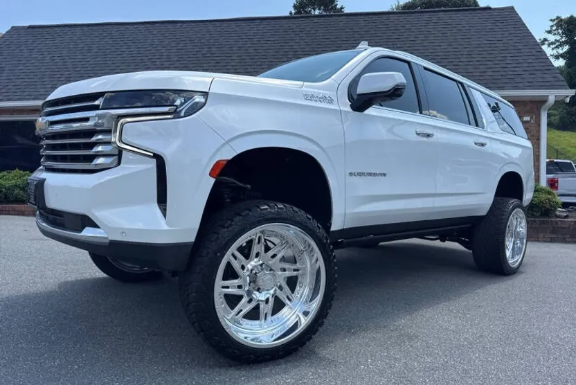 2021 Chevrolet Suburban High Country photo 1