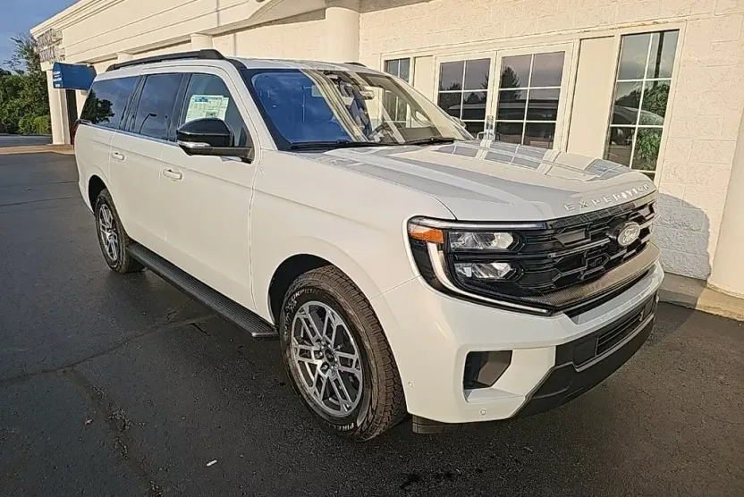 2025 Ford Expedition MAX Base photo 1