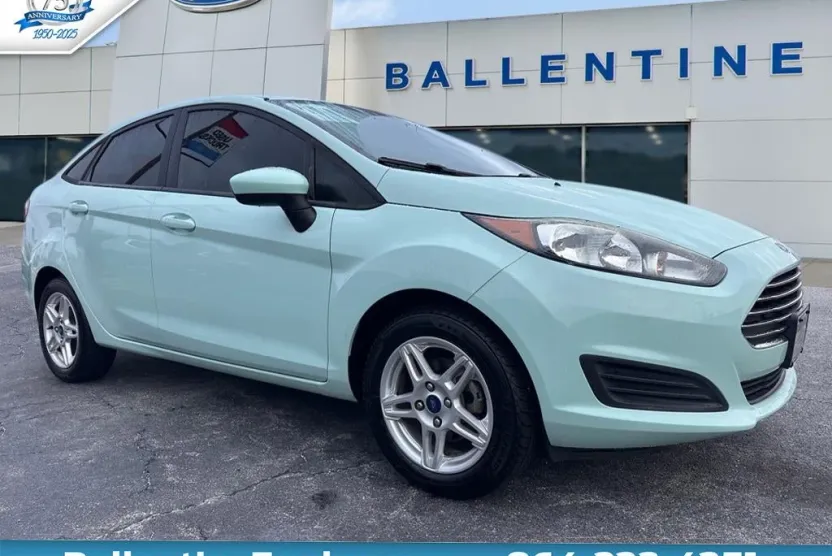 2017 Ford Fiesta SE photo 1