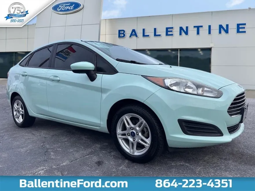 2017 Ford Fiesta SE photo 1