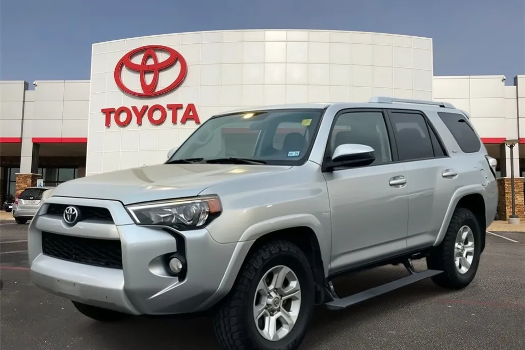 2016 Toyota 4Runner SR5 photo 1