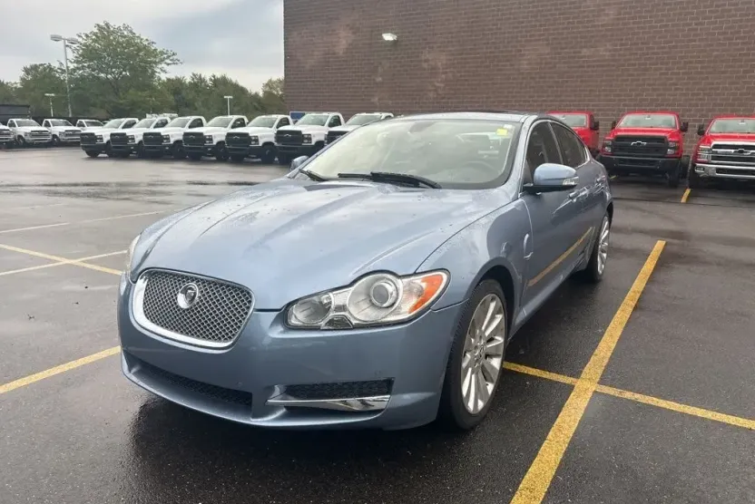 2009 Jaguar XF Premium Luxury photo 1