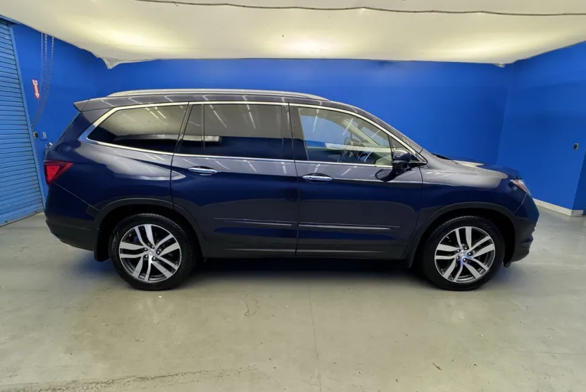2018 Honda Pilot Touring photo 1