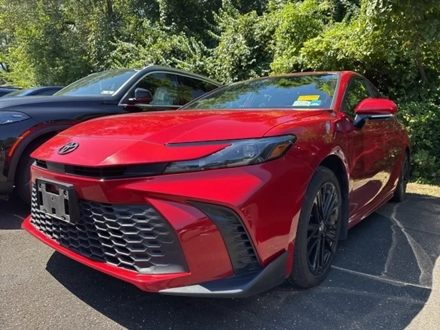 2025 Toyota Camry SE photo 1