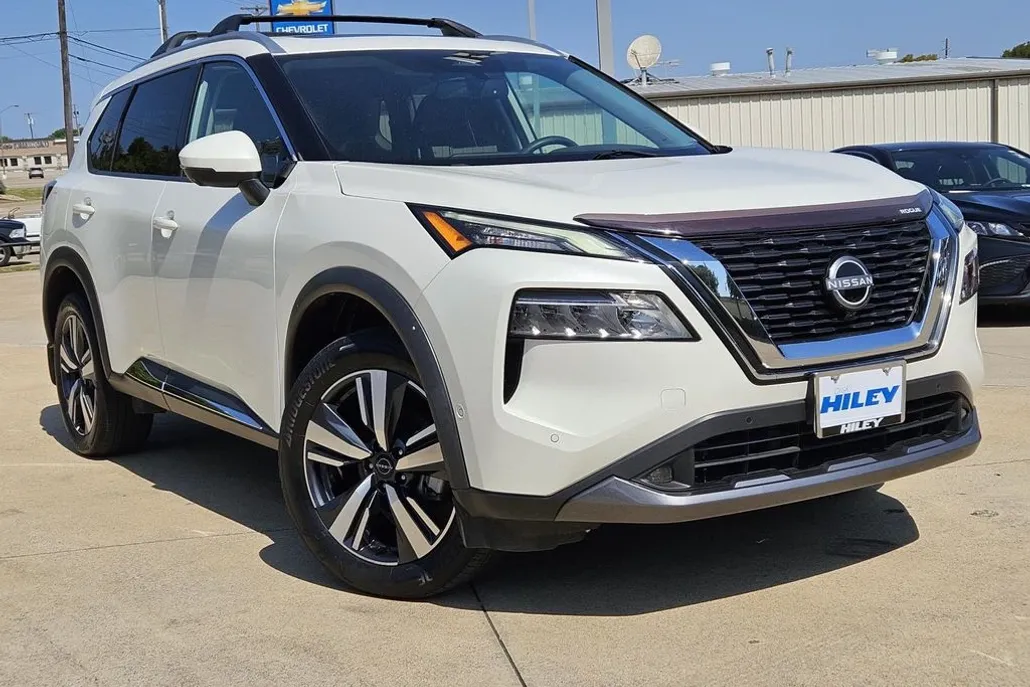 2022 Nissan Rogue SL photo 1