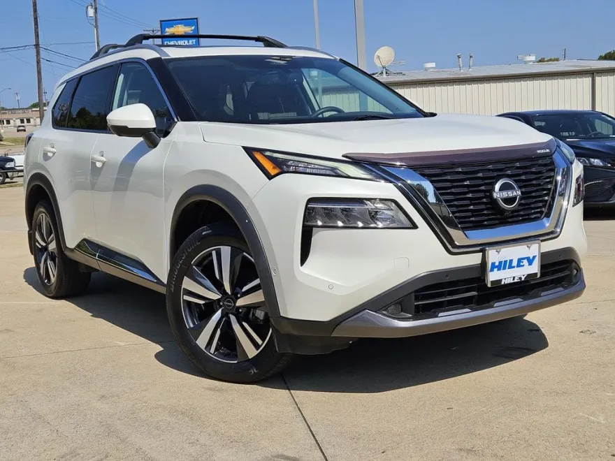2022 Nissan Rogue SL photo 1
