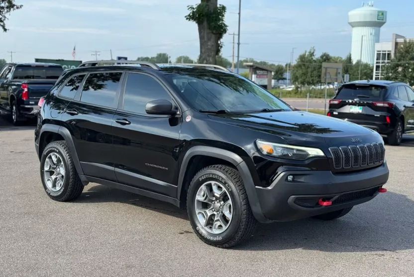 2019 Jeep Cherokee Trailhawk photo 1