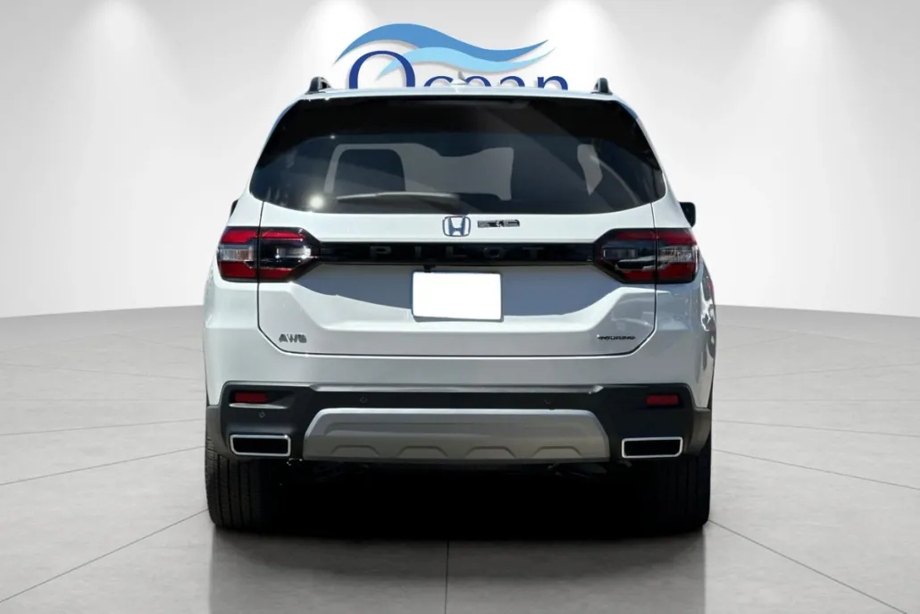 2025 Honda Pilot Touring photo 1