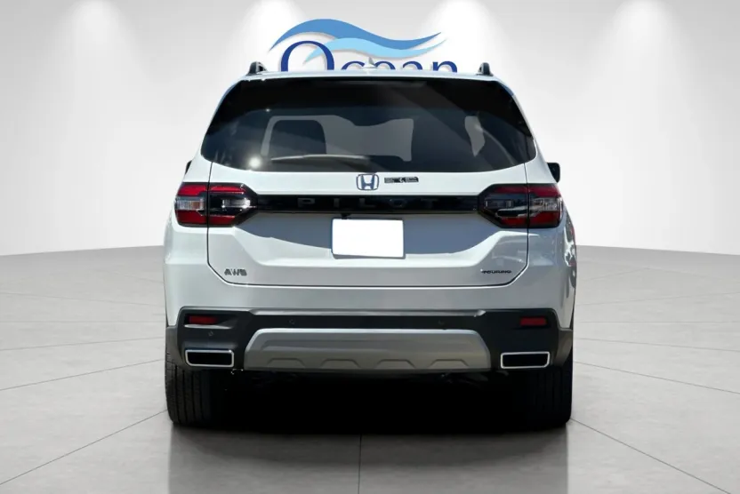 2025 Honda Pilot Touring photo 1