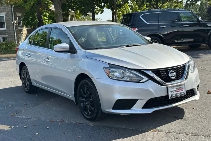 2017 Nissan Sentra SV photo 1