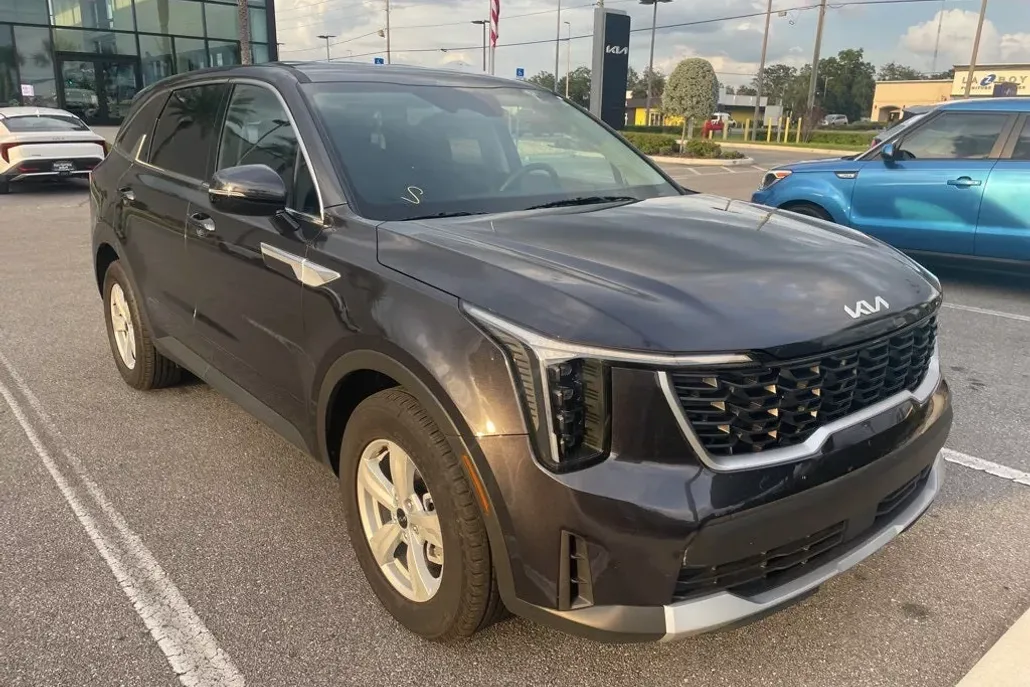 2025 Kia Sorento LX photo 1
