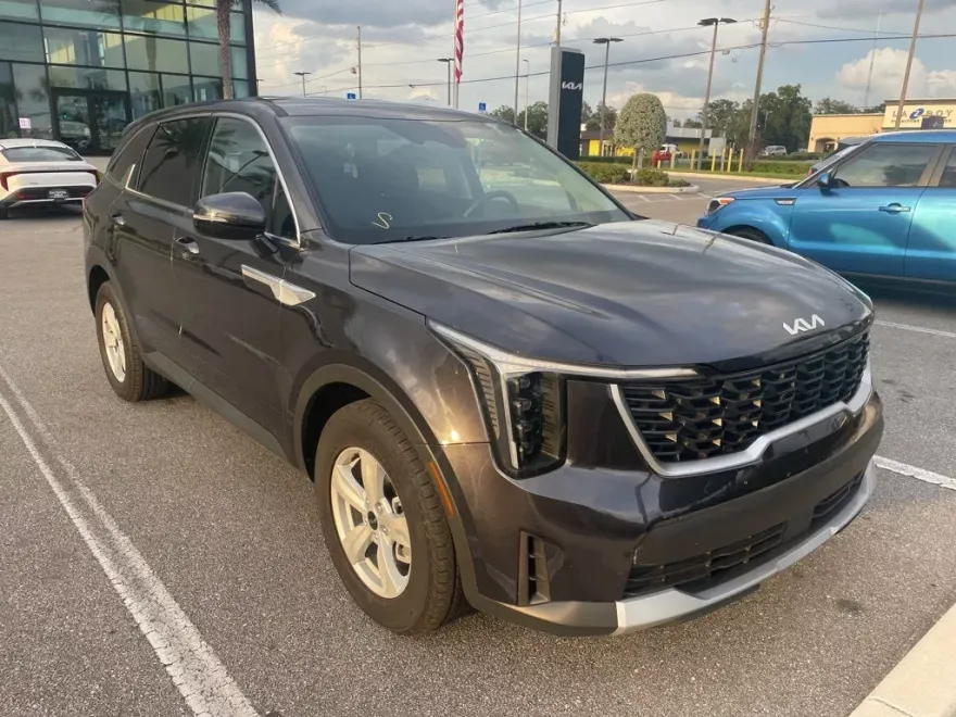 2025 Kia Sorento LX photo 1