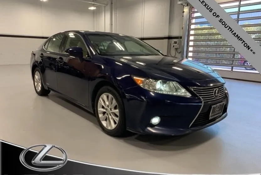 2015 Lexus ES 300h photo 1
