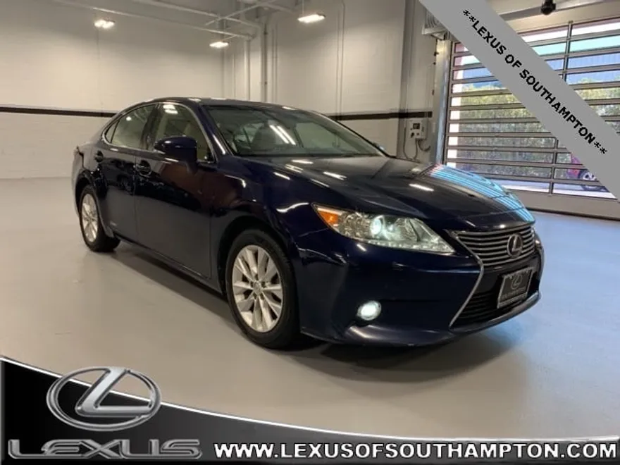 2015 Lexus ES 300h photo 1