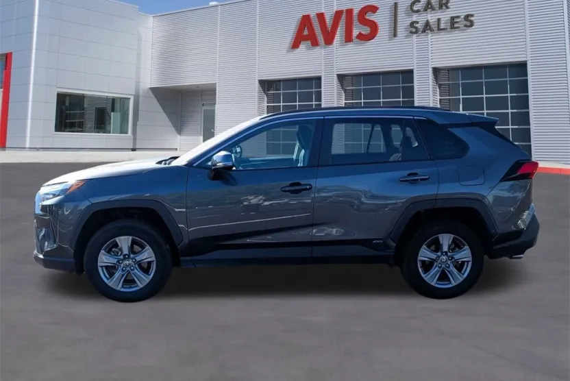 2024 Toyota RAV4 Hybrid XLE photo 1
