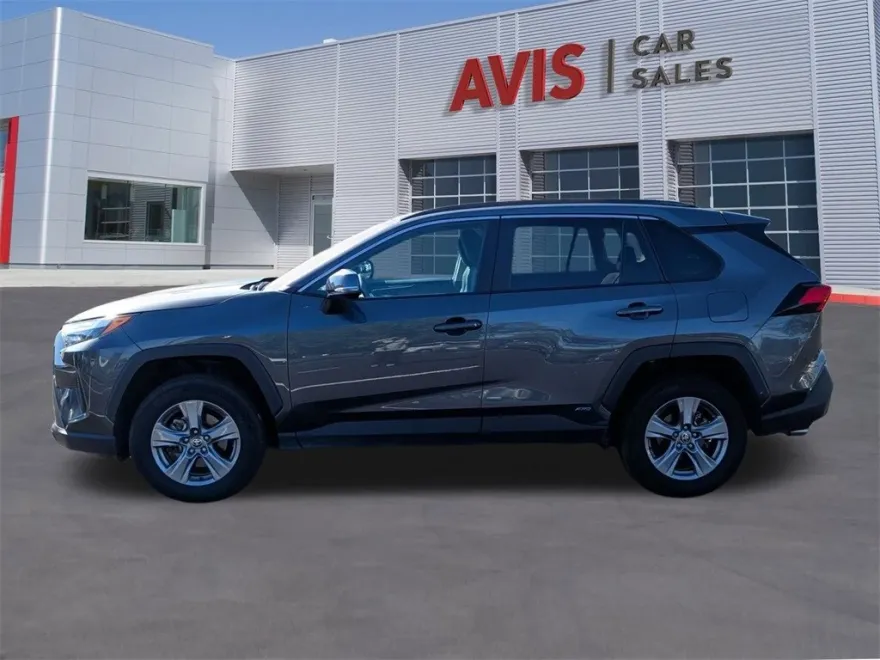 2024 Toyota RAV4 Hybrid XLE photo 1