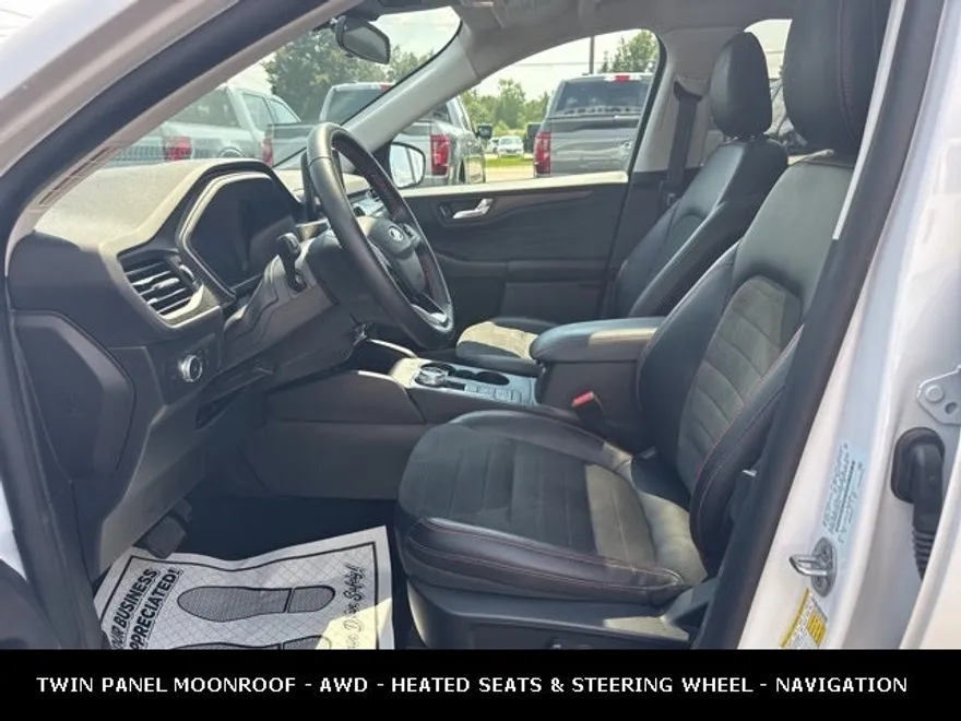 2022 Ford Escape SEL photo 1
