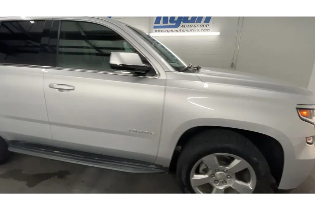 2019 Chevrolet Tahoe LT photo 1