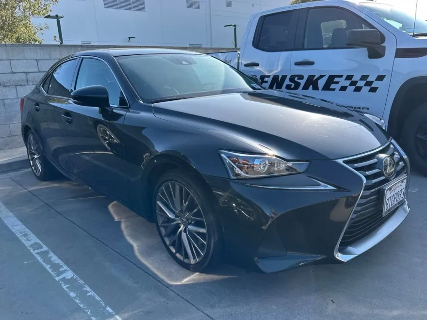 2017 Lexus IS 200t photo 1
