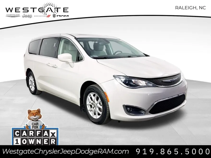 2020 Chrysler Pacifica Touring photo 1