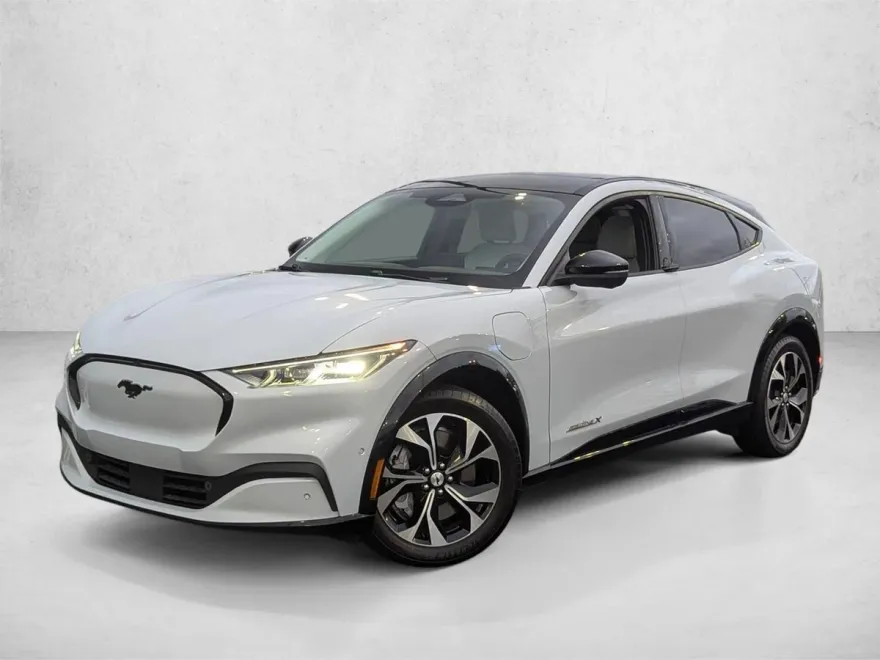 2022 Ford Mustang Mach-E Premium photo 1