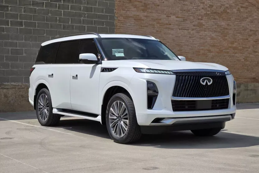 2026 Infiniti QX80 Luxe photo 1