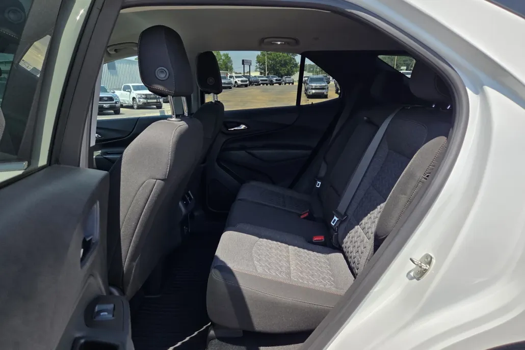 2023 Chevrolet Equinox LT photo 1