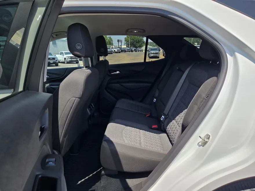 2023 Chevrolet Equinox LT photo 1