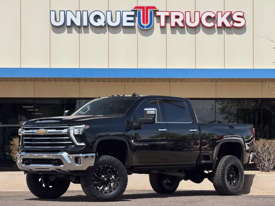 2024 Chevrolet Silverado 2500HD LTZ photo 1