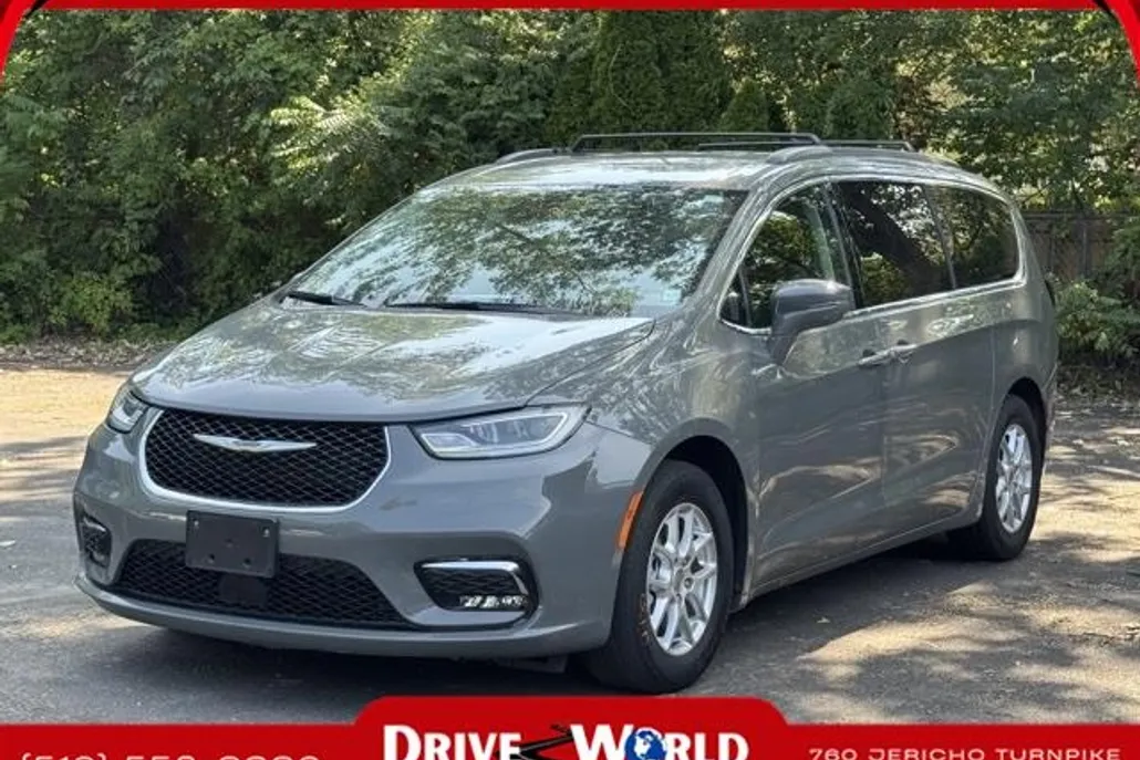 2021 Chrysler Pacifica Touring L photo 1