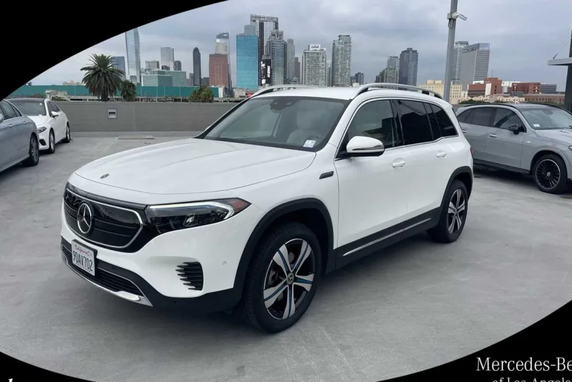2022 Mercedes Benz EQB 300 4MATIC photo 1