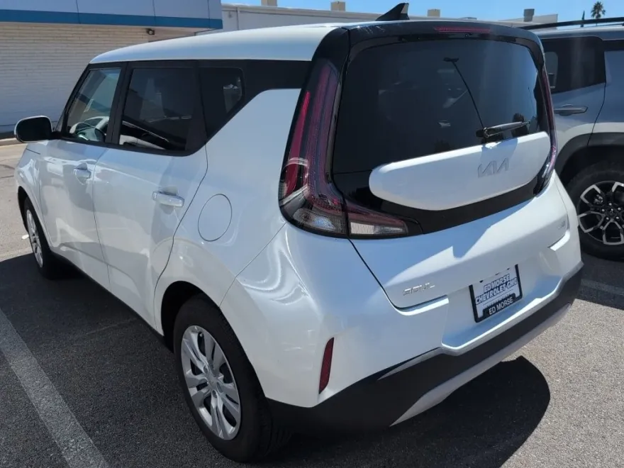 2023 Kia Soul LX photo 1
