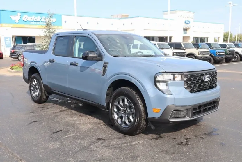 2025 Ford Maverick XLT photo 1