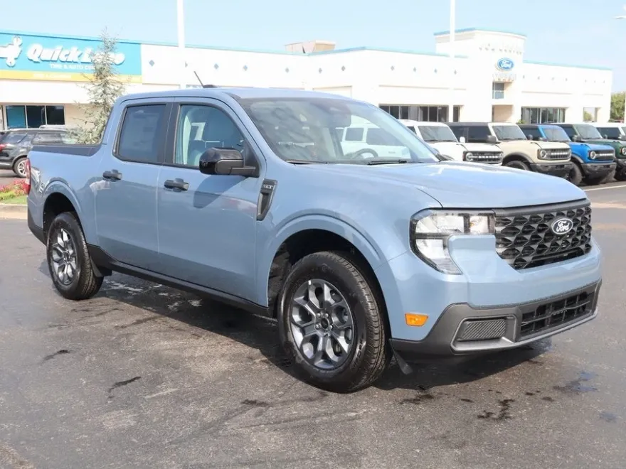 2025 Ford Maverick XLT photo 1