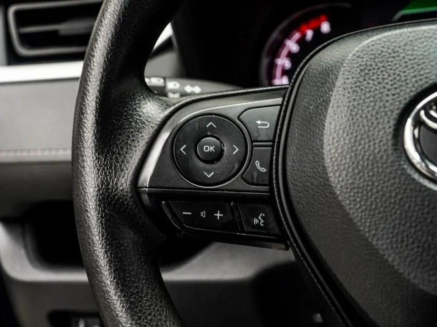 2024 Toyota RAV4 XLE photo 24