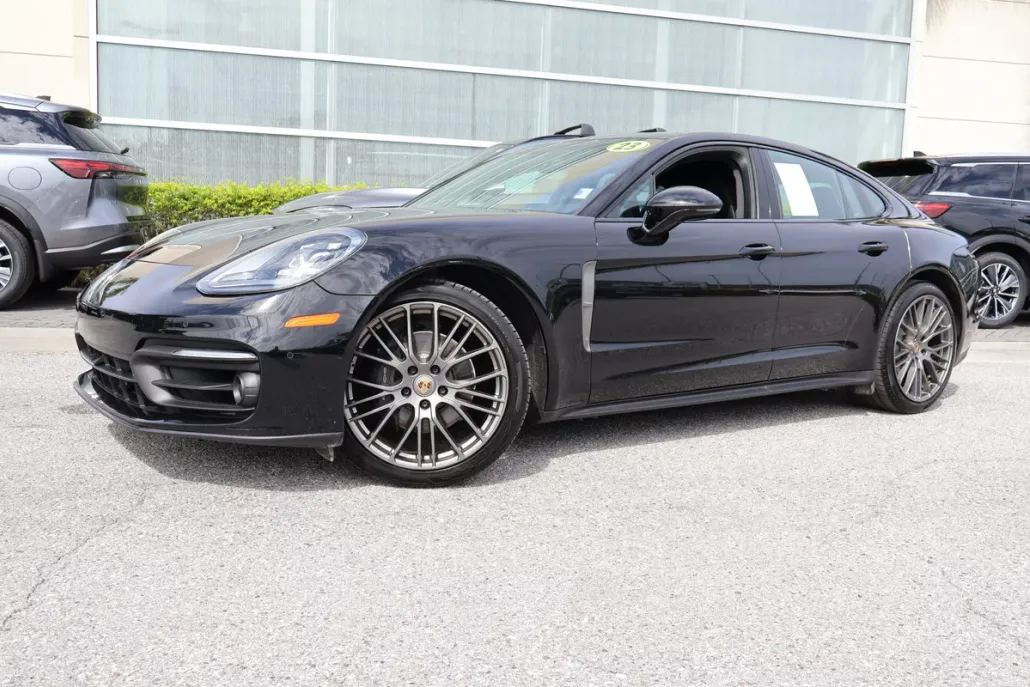 2023 Porsche Panamera 4 Platinum photo 1