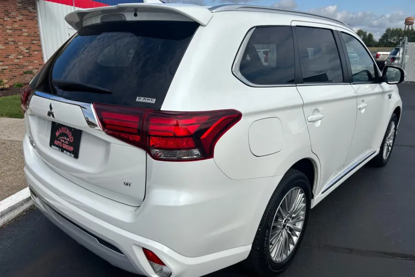 2020 Mitsubishi Outlander PHEV GT S-AWC photo 1