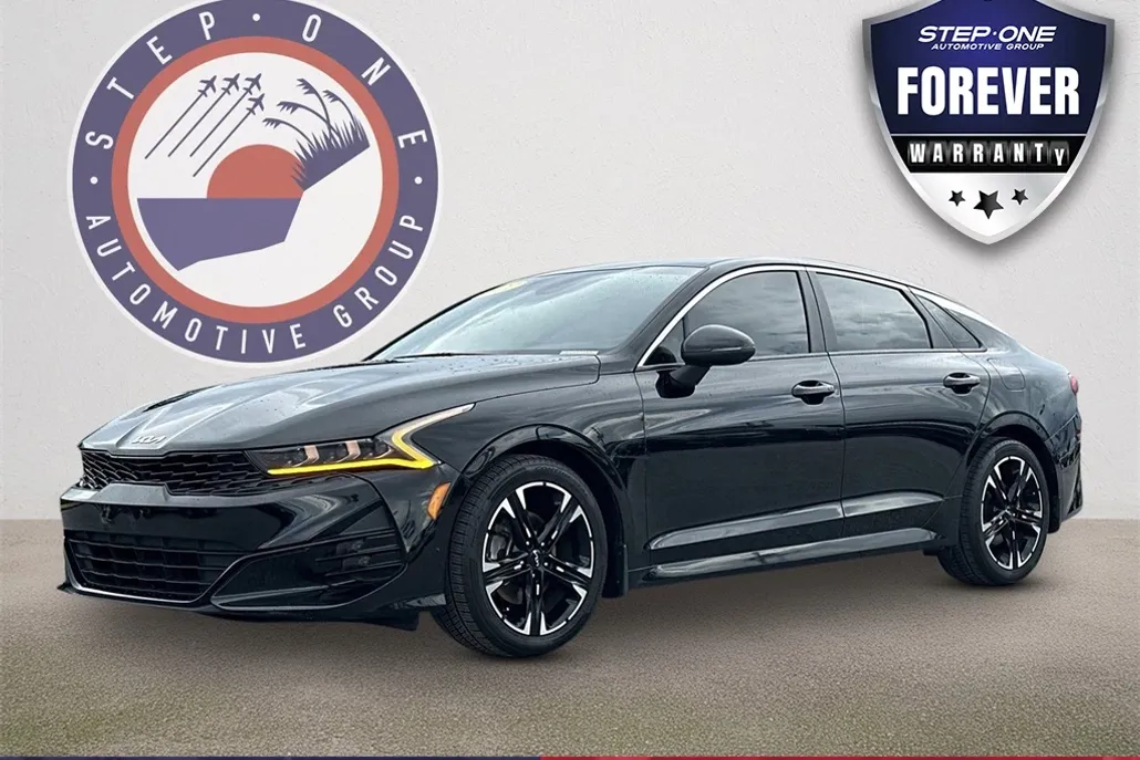2022 Kia K5 GT-Line photo 1