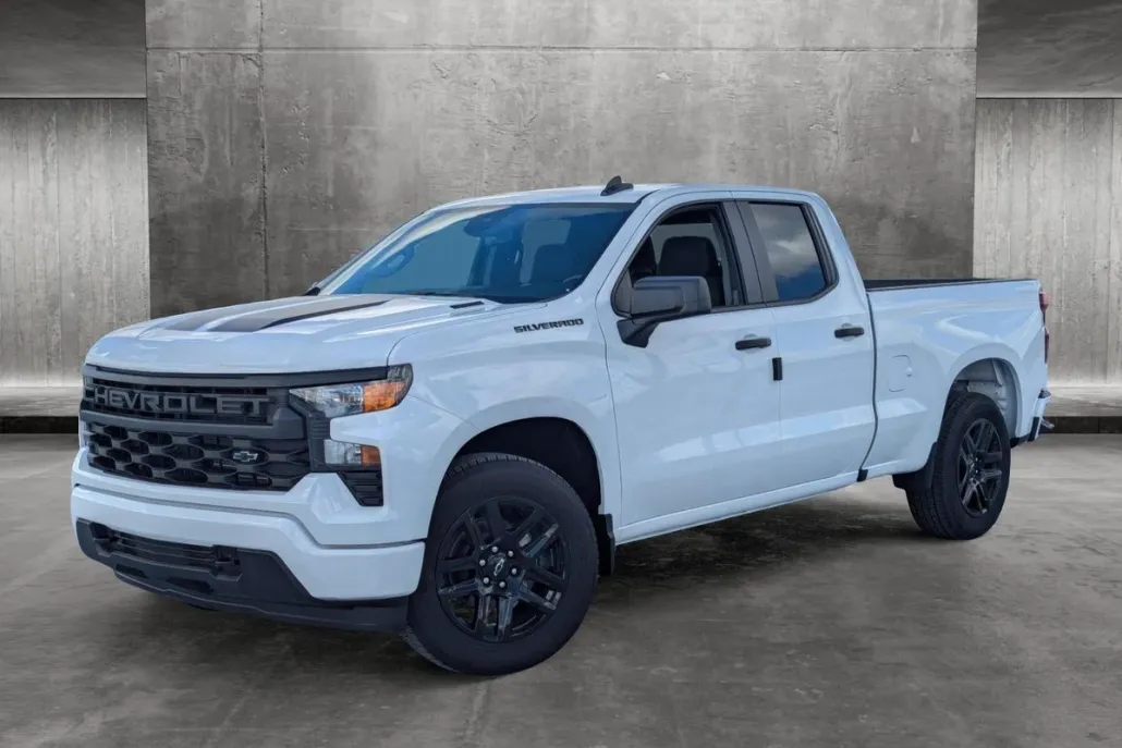 2025 Chevrolet Silverado 1500 Custom photo 1