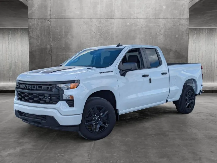 2025 Chevrolet Silverado 1500 Custom photo 1
