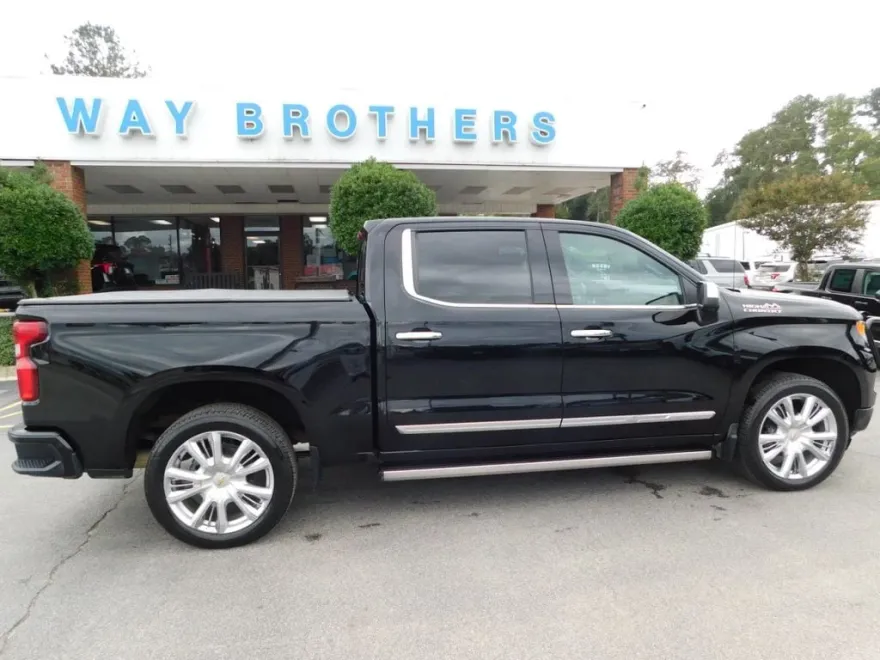 2023 Chevrolet Silverado 1500 High Country photo 1