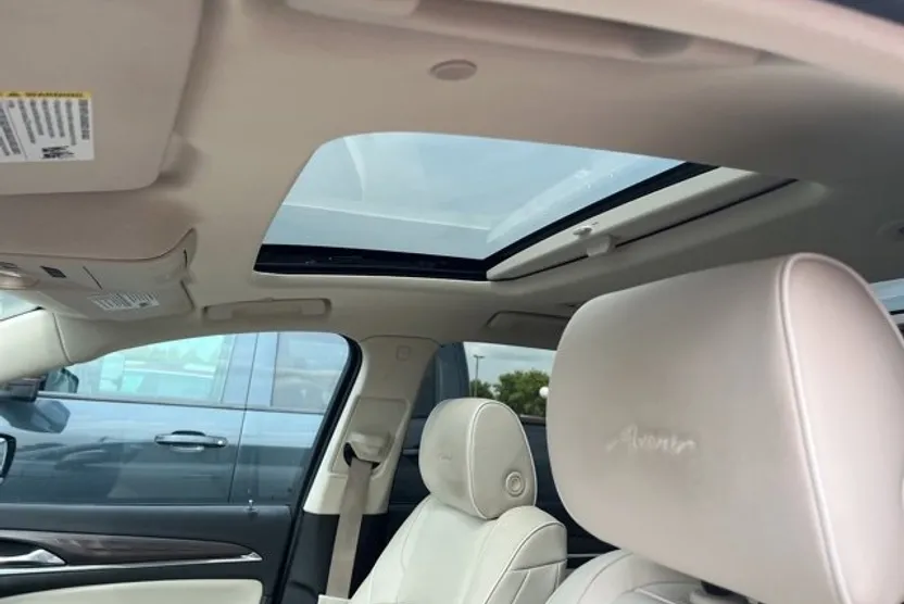2023 Buick Enclave Avenir photo 1