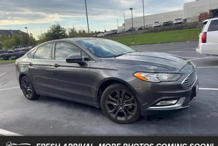 2018 Ford Fusion SE photo 1