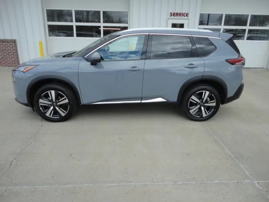2023 Nissan Rogue SL photo 1