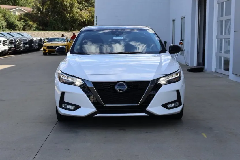 2022 Nissan Sentra SR photo 1